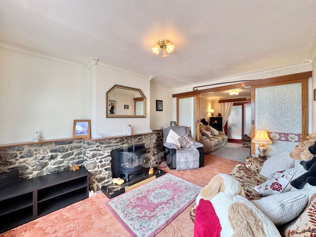 Property photo 2 of 25 Herriot Avenue, Kilbirnie Lounge