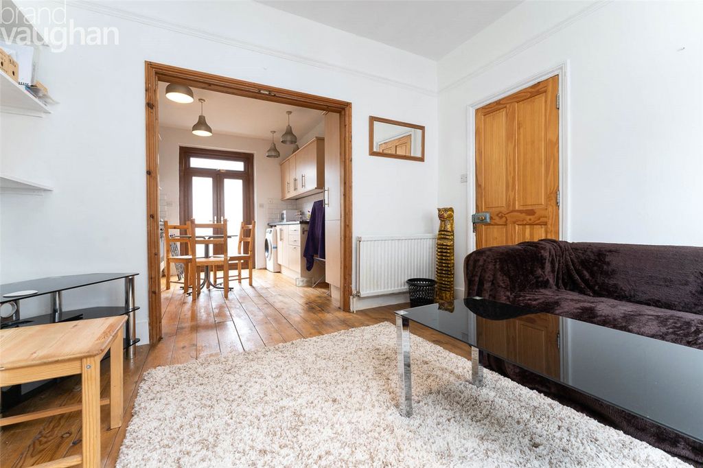 Property photo 2 of 12 Lounge