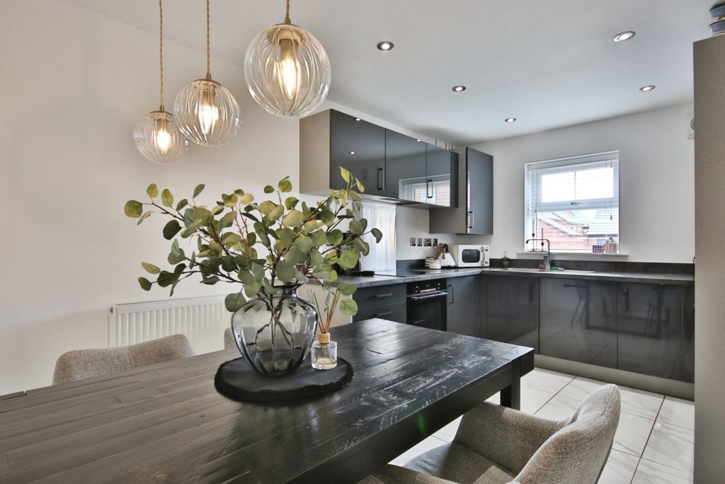 Property photo 3 of 22 4280687