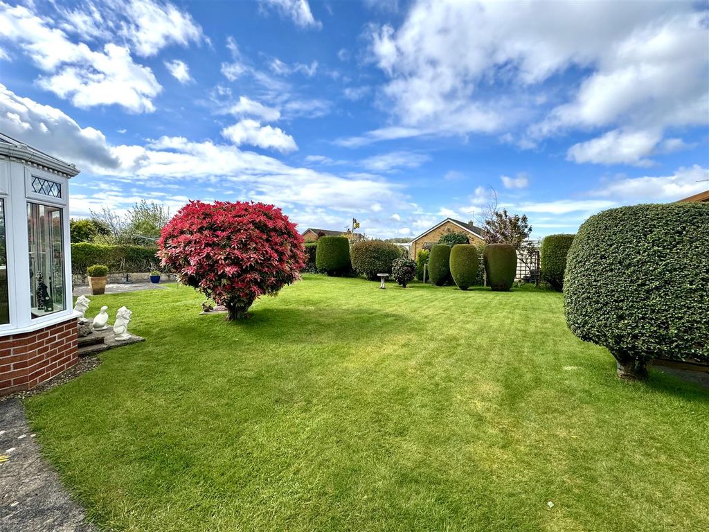 Property photo 2 of 30 Gardens