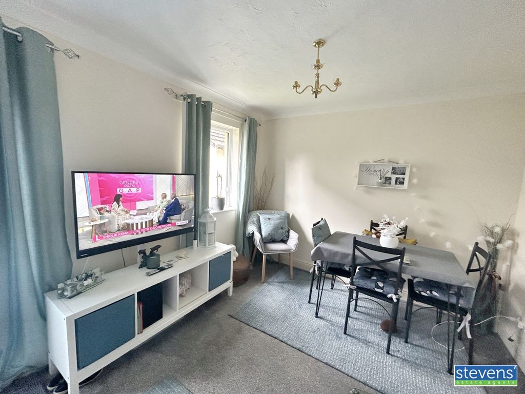 Property photo 3 of 10 Image00020