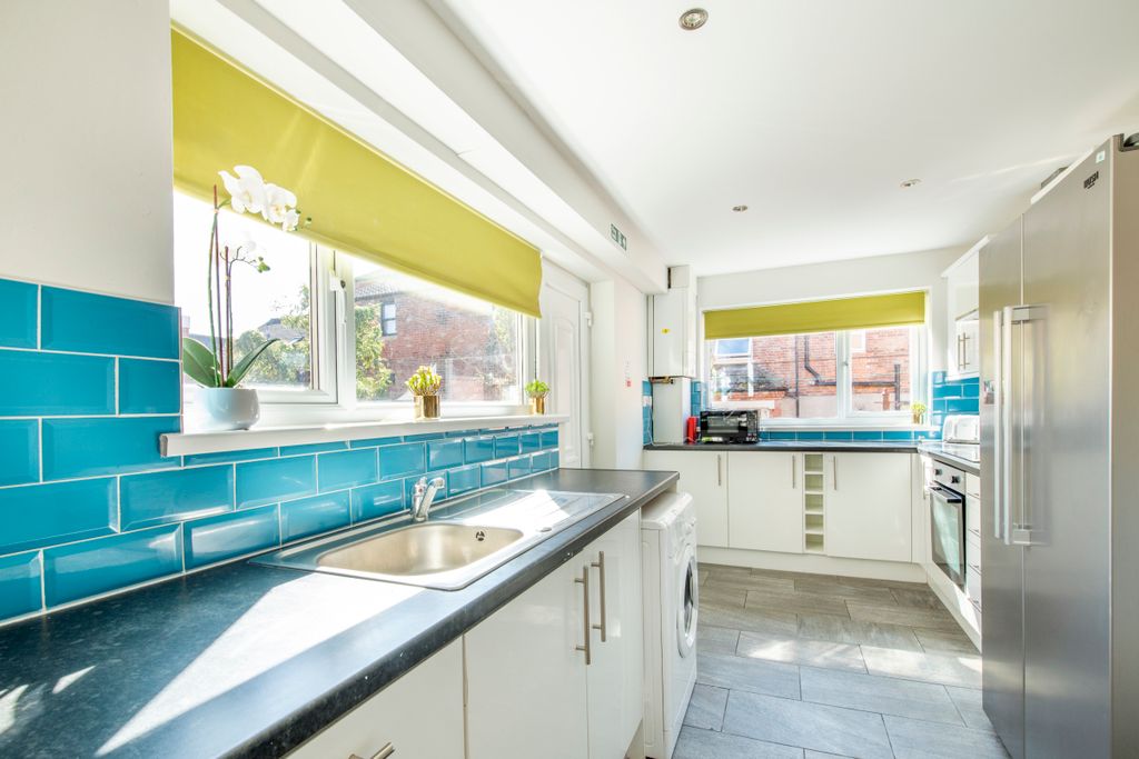 Property photo 2 of 21 11 Arthur, Kitchen 1