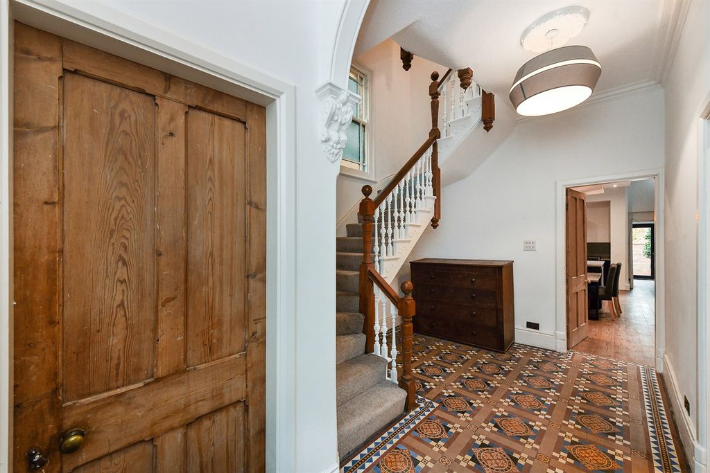 Additional image 7 of 5 bed semi-detached house to rentHamilton Drive NG7
