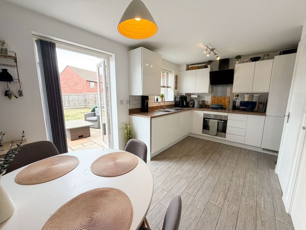 Property photo 3 of 13 Kitchen/Dining Area