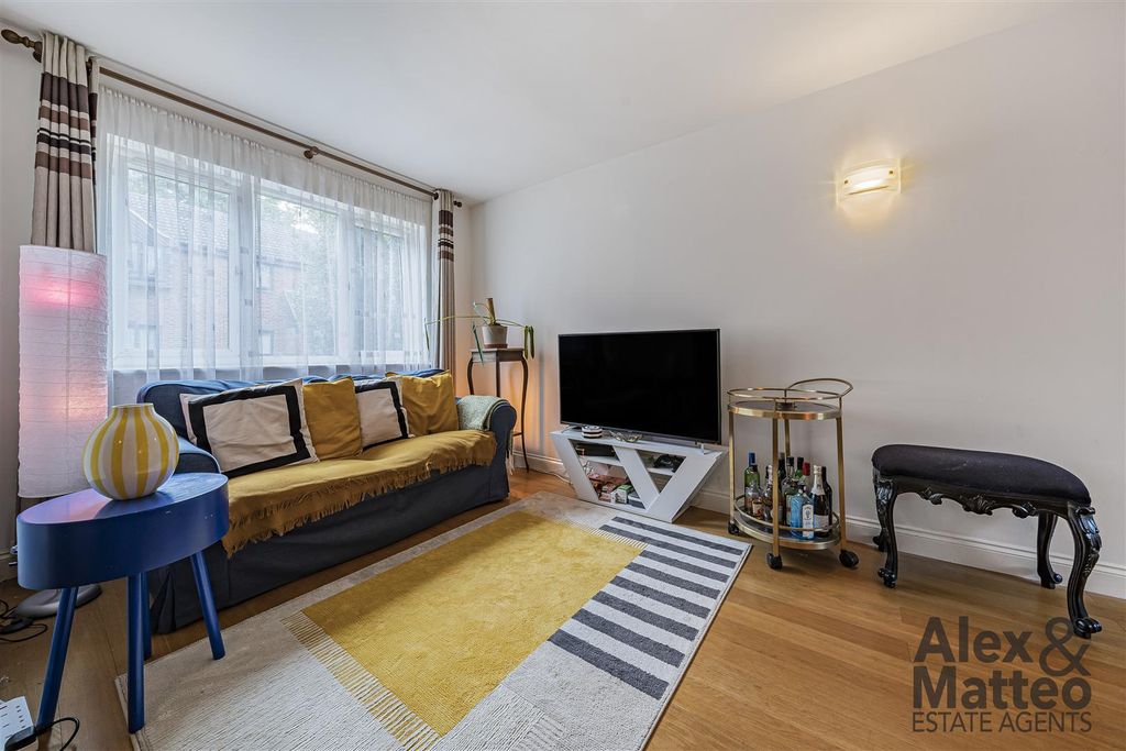 Property photo 2 of 19 Somerford Way