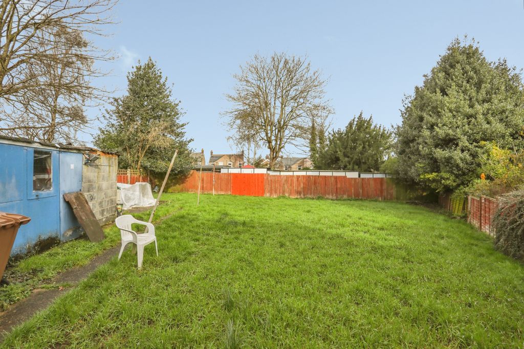 Property photo 2 of 20