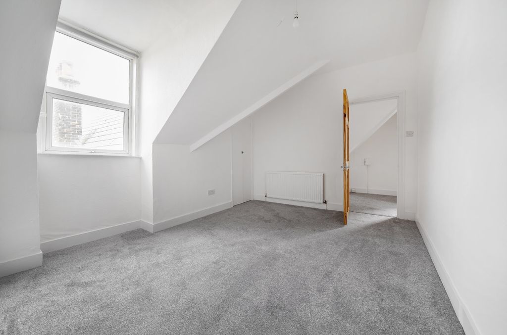 Property photo 2 of 13 Bedroom