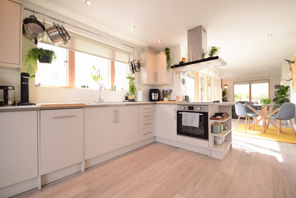 Property photo 2 of 15 Kitchen