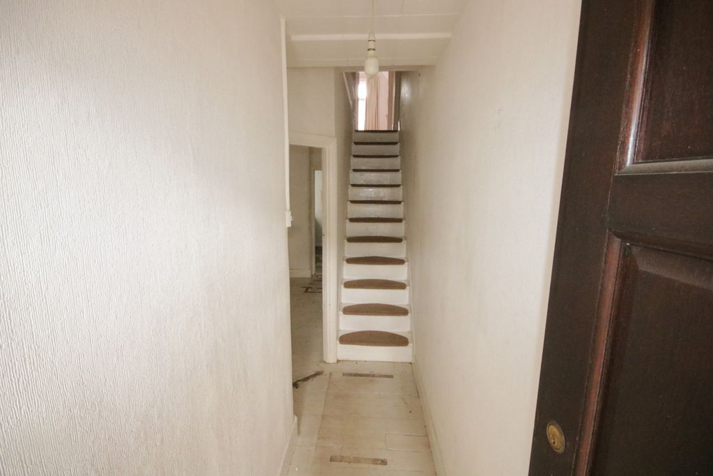 Property photo 2 of 10 Hall