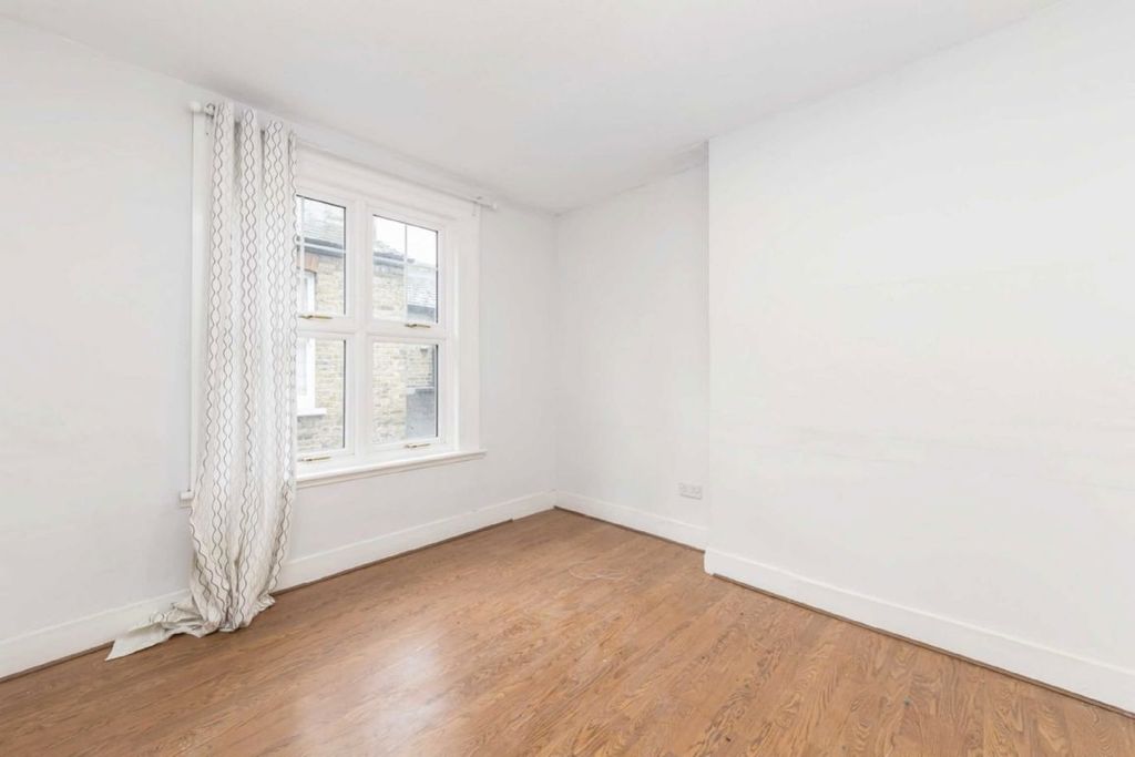 Property photo 3 of 6