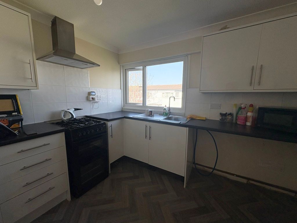 Property photo 2 of 7 Kitchen