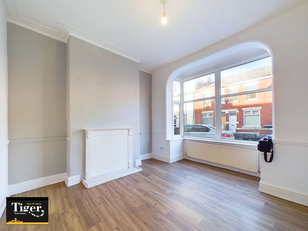 Property photo 2 of 10 Cam03440G0-Pr0221-Still004