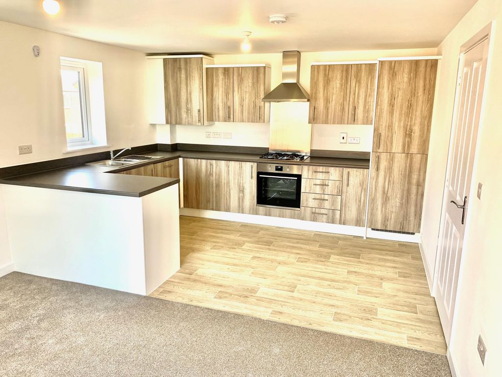 Property photo 2 of 7 Kitchen
