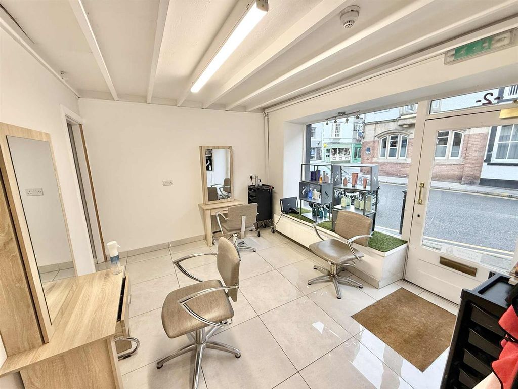 Property photo 2 of 9 Salon2.Jpg