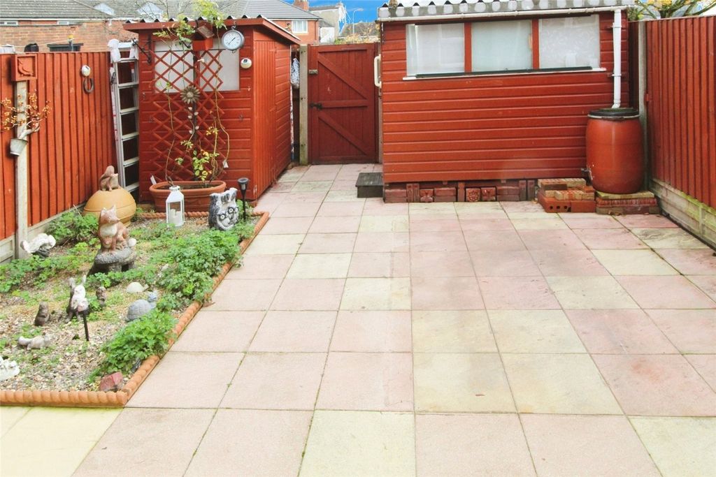 Property photo 3 of 17 Garden