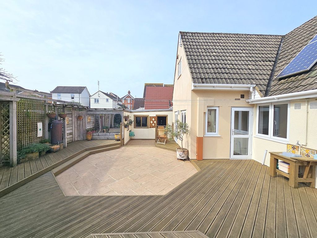 Property photo 2 of 31