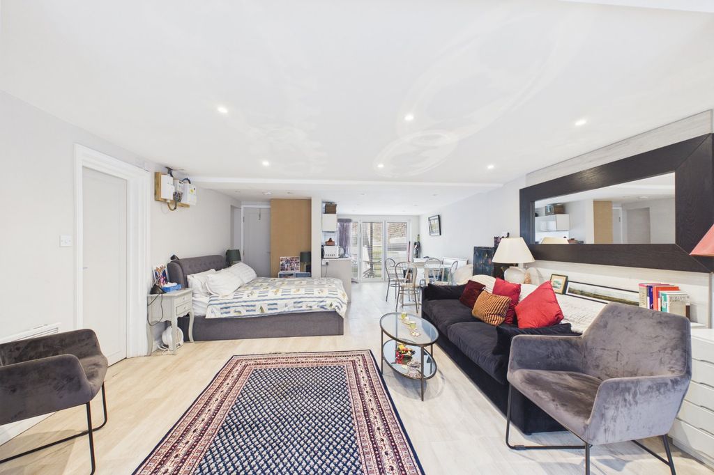 Property photo 1 of 7 Picture No. 05