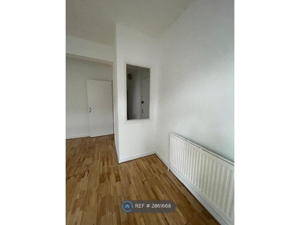 Property photo 3 of 9 Lounge.