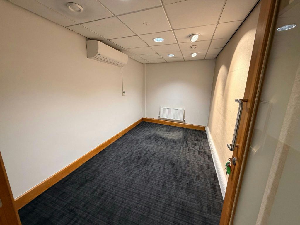 Property photo 2 of 24 F241Ad5c-B82c-4Db5-973B-07F20Aa13B7A.Jpg