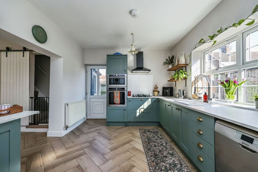 Property photo 3 of 22