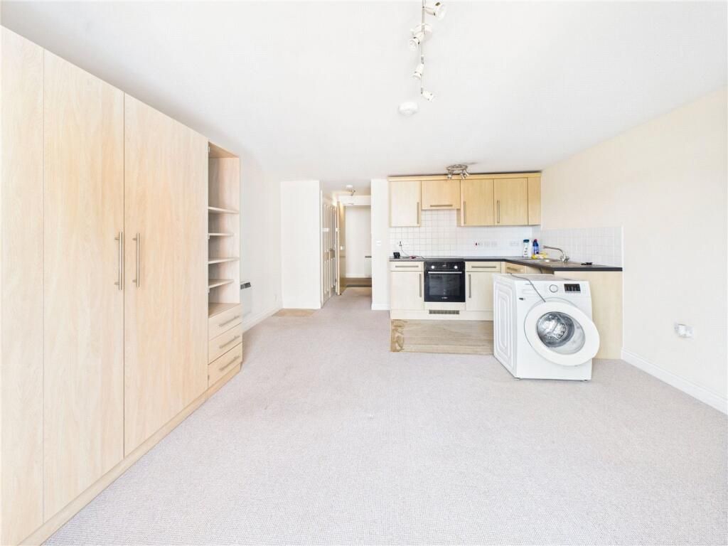 Property photo 1 of 11 Lounge1