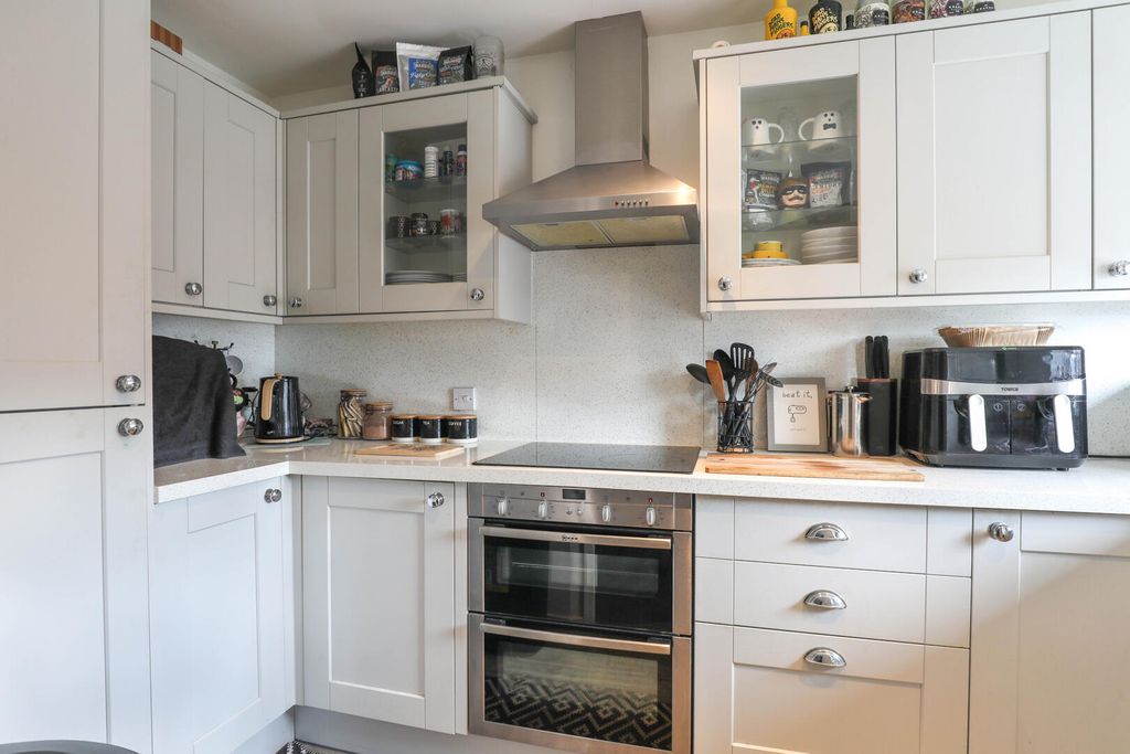 Property photo 3 of 9 Kitchen