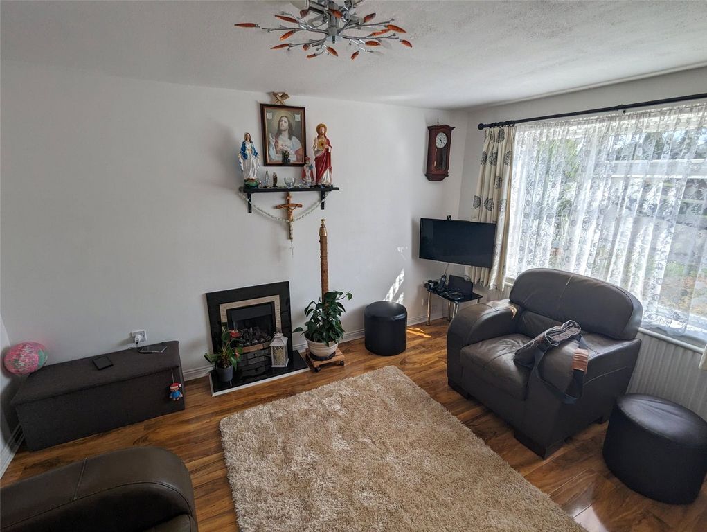 Property photo 2 of 9 Lounge
