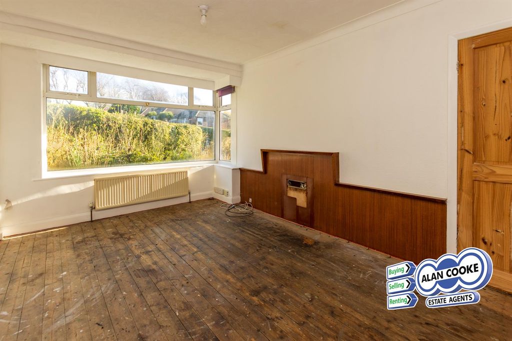 Property photo 2 of 8 Lounge