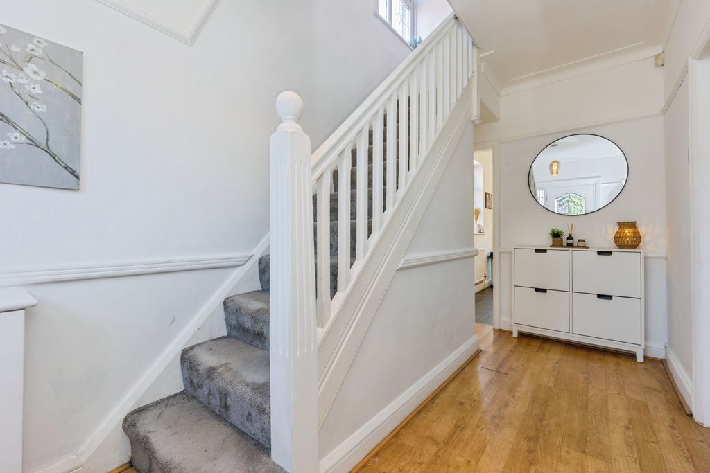 Property photo 3 of 17 Hallway