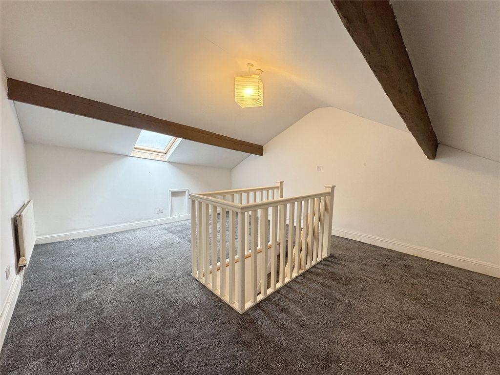 Property photo 1 of 12 Loft Room