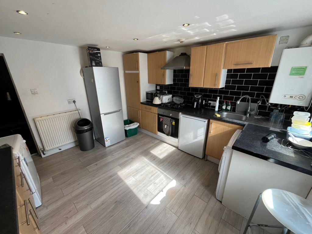 Property photo 3 of 14 Picture No. 12