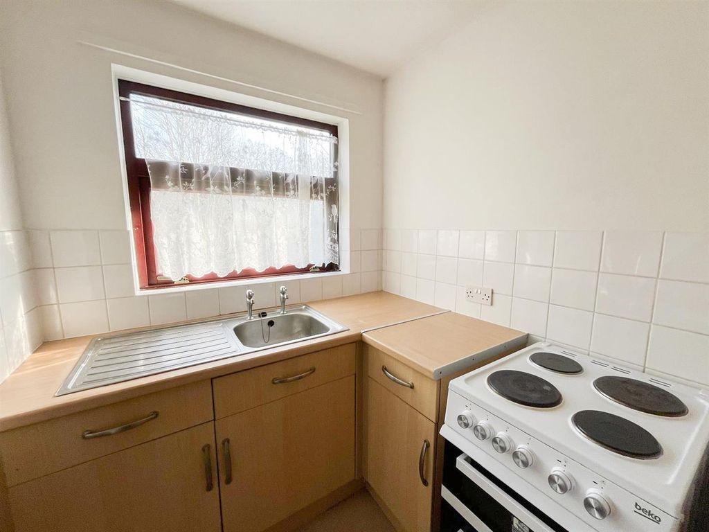 Property photo 3 of 14 Kitchen