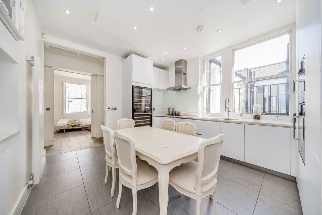 Property photo 3 of 7