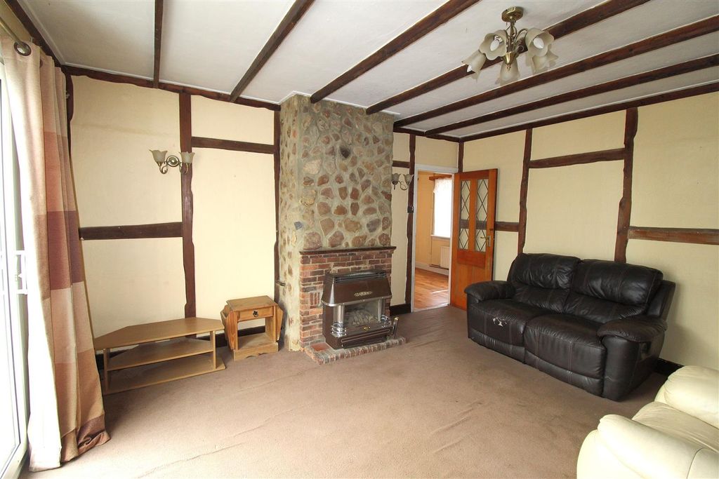 Property photo 2 of 14 Lounge