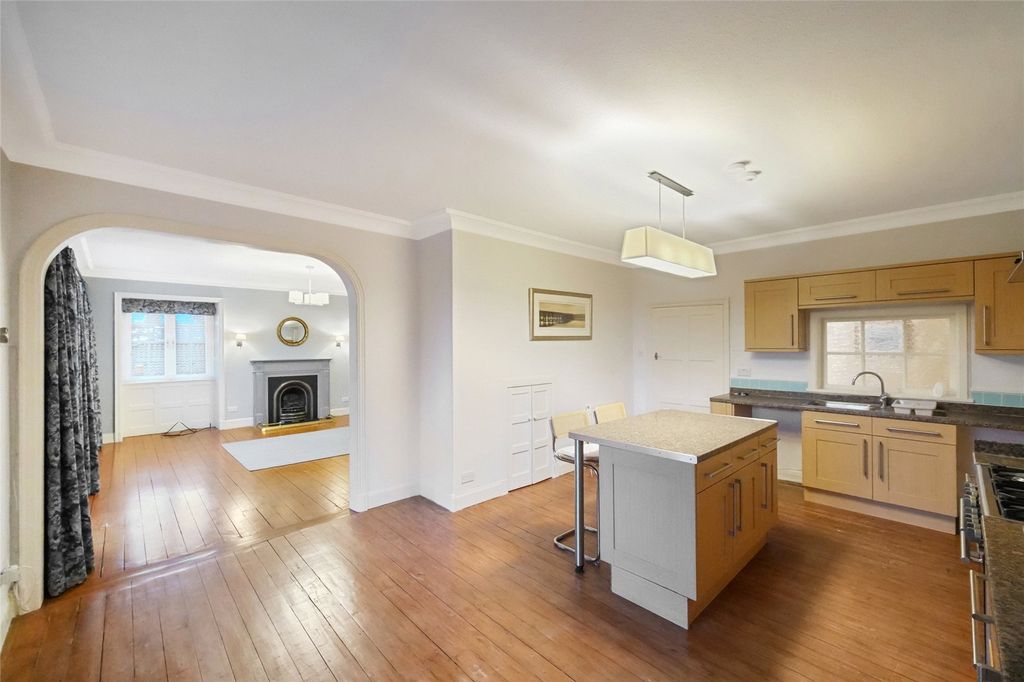 Property photo 3 of 21 Picture No. 12