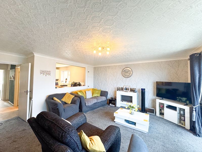 Property photo 2 of 17 Lounge-Diner View 2