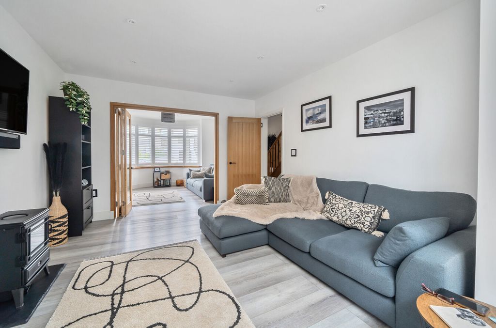 Property photo 2 of 25 1310052-5-684Af33...
