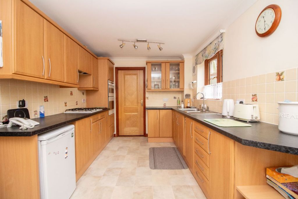 Property photo 3 of 26
