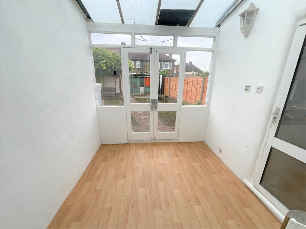 Property photo 3 of 10 Reception 2