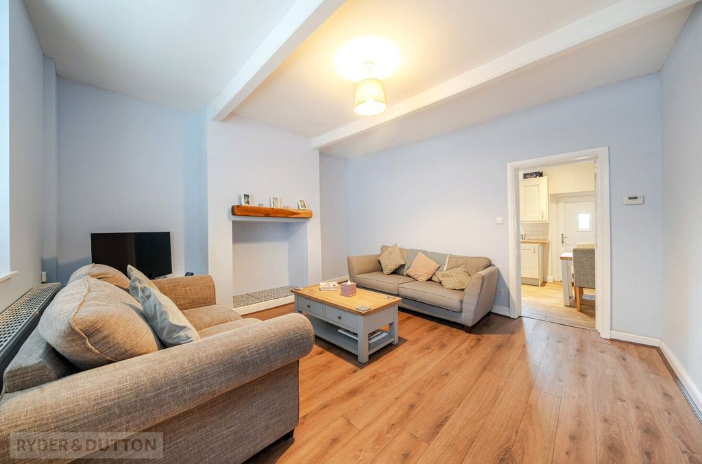 Property photo 3 of 20 Lounge