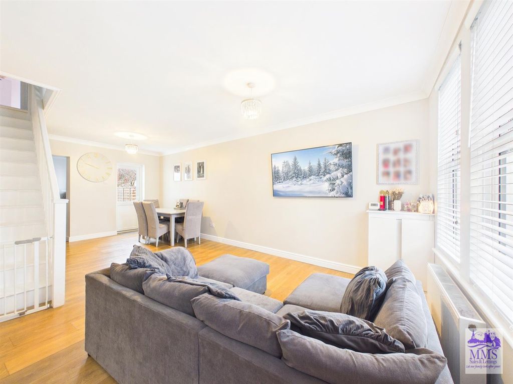 Property photo 3 of 13 Cam04098G0-Pr0161-Still008.Jpg