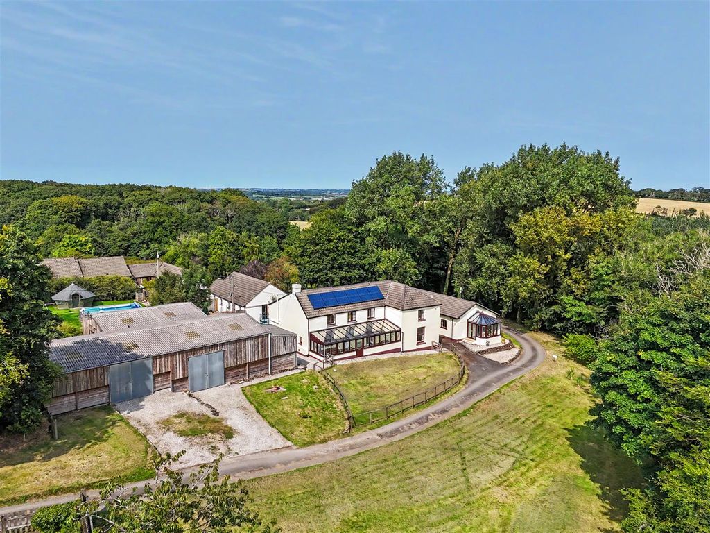Property photo 1 of 35 Stapledon House & Cottages