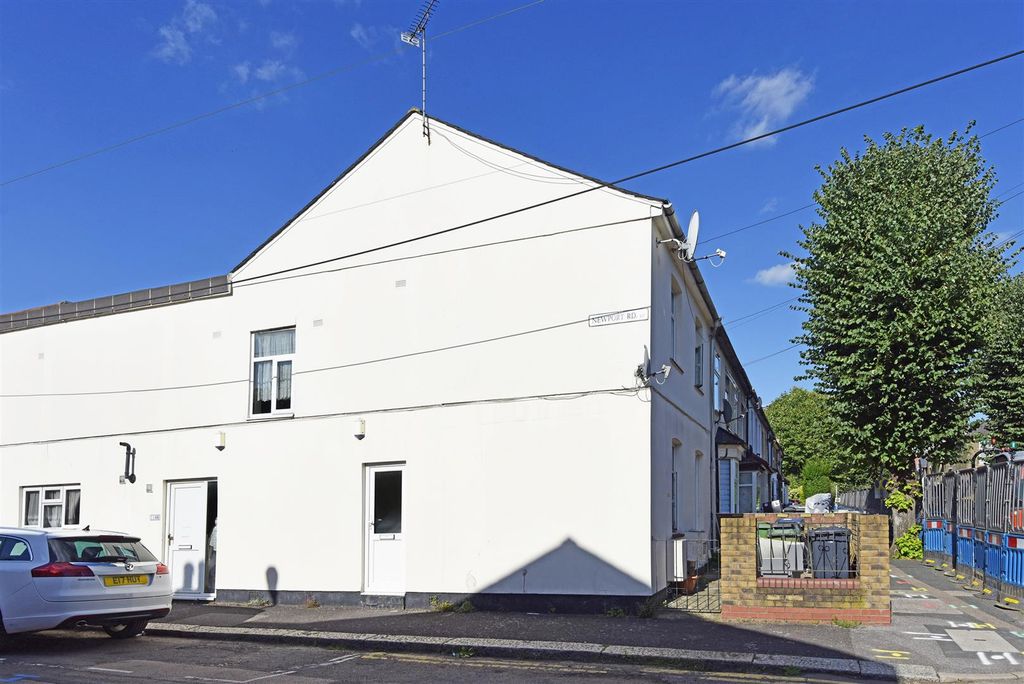 Property photo 1 of 16 Northcote Road