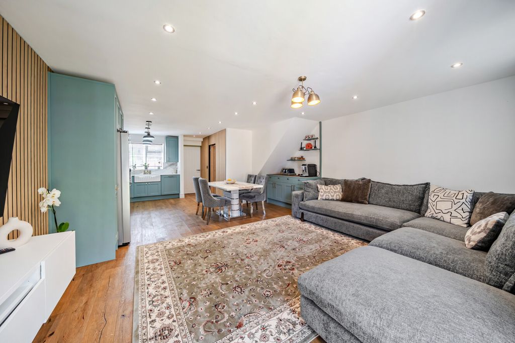 Property photo 2 of 18 1483943-8-6A4F741...