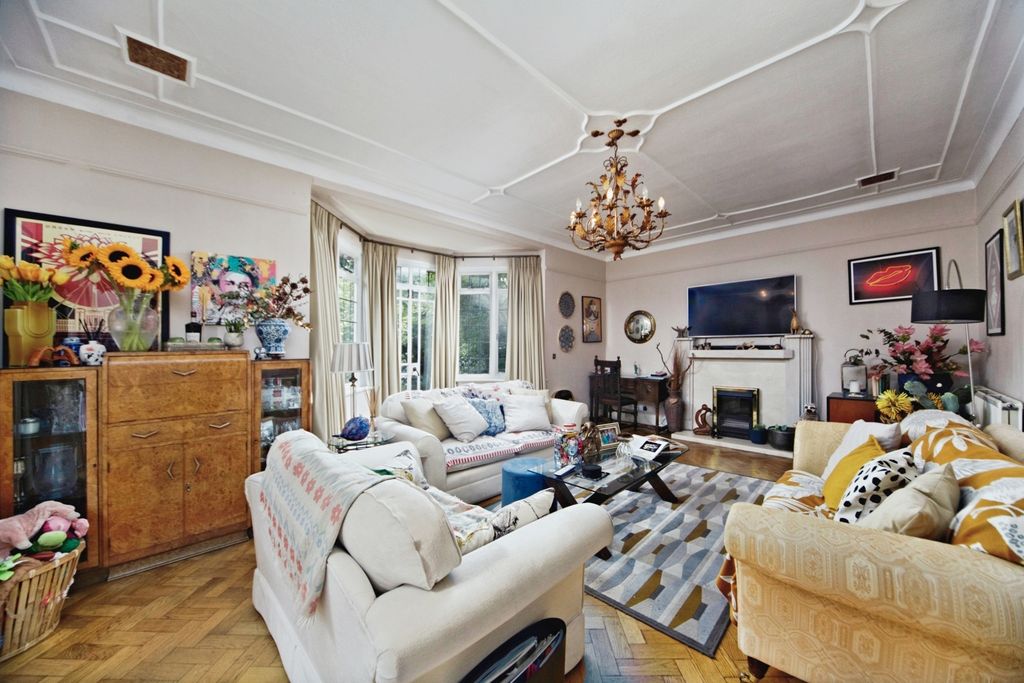 Property photo 2 of 16 Photo