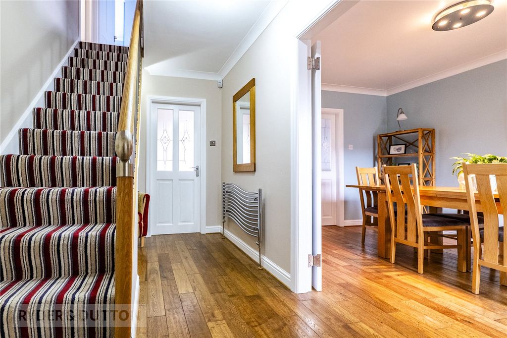 Property photo 2 of 24 Entrance Hallway