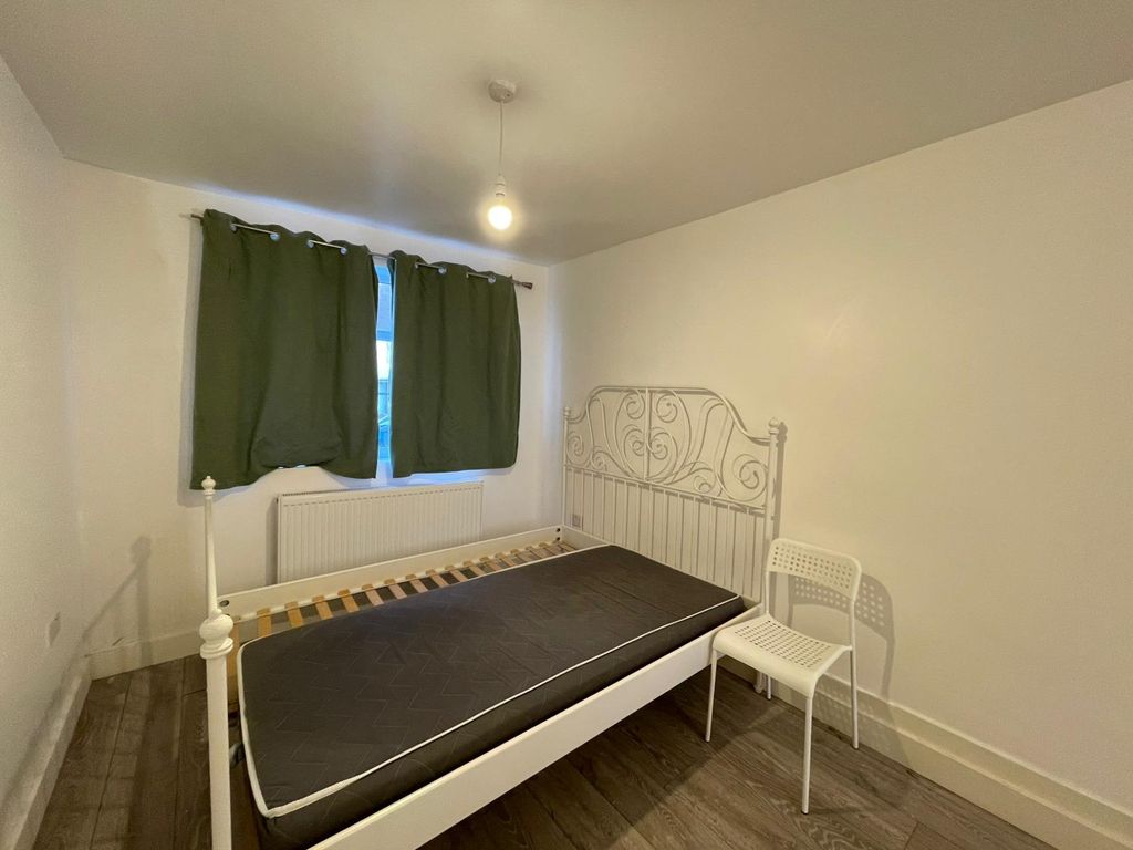 Property photo 2 of 8 Photo 4