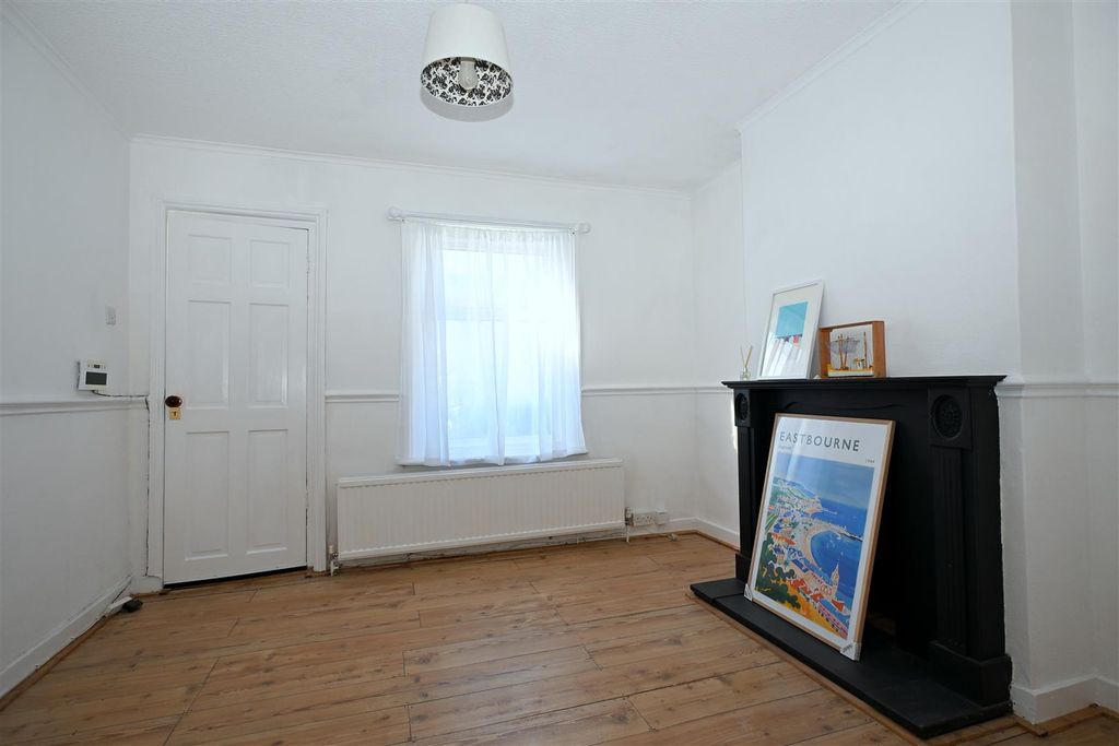 Property photo 2 of 10 Living Room