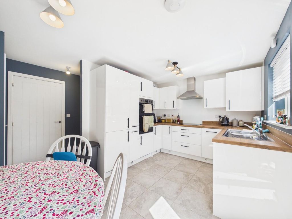 Property photo 3 of 17 Kitchen Diner