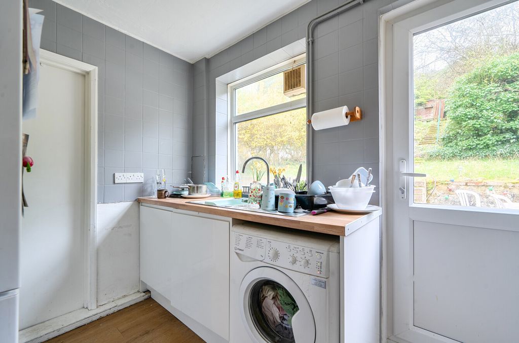 Property photo 2 of 11 1434472-10-69c28F...